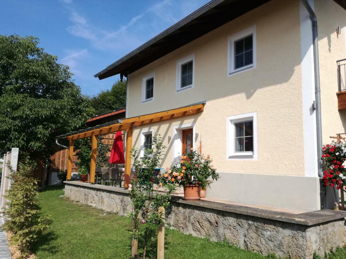 Landhof Ella - Ferienhaus Vor Den Toren Salzburgs Petting Extérieur photo